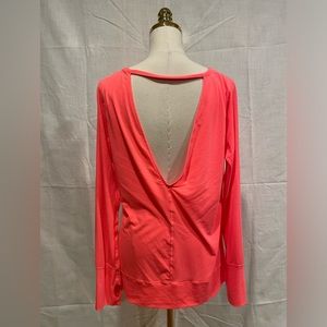 Gap large cut‎ out back